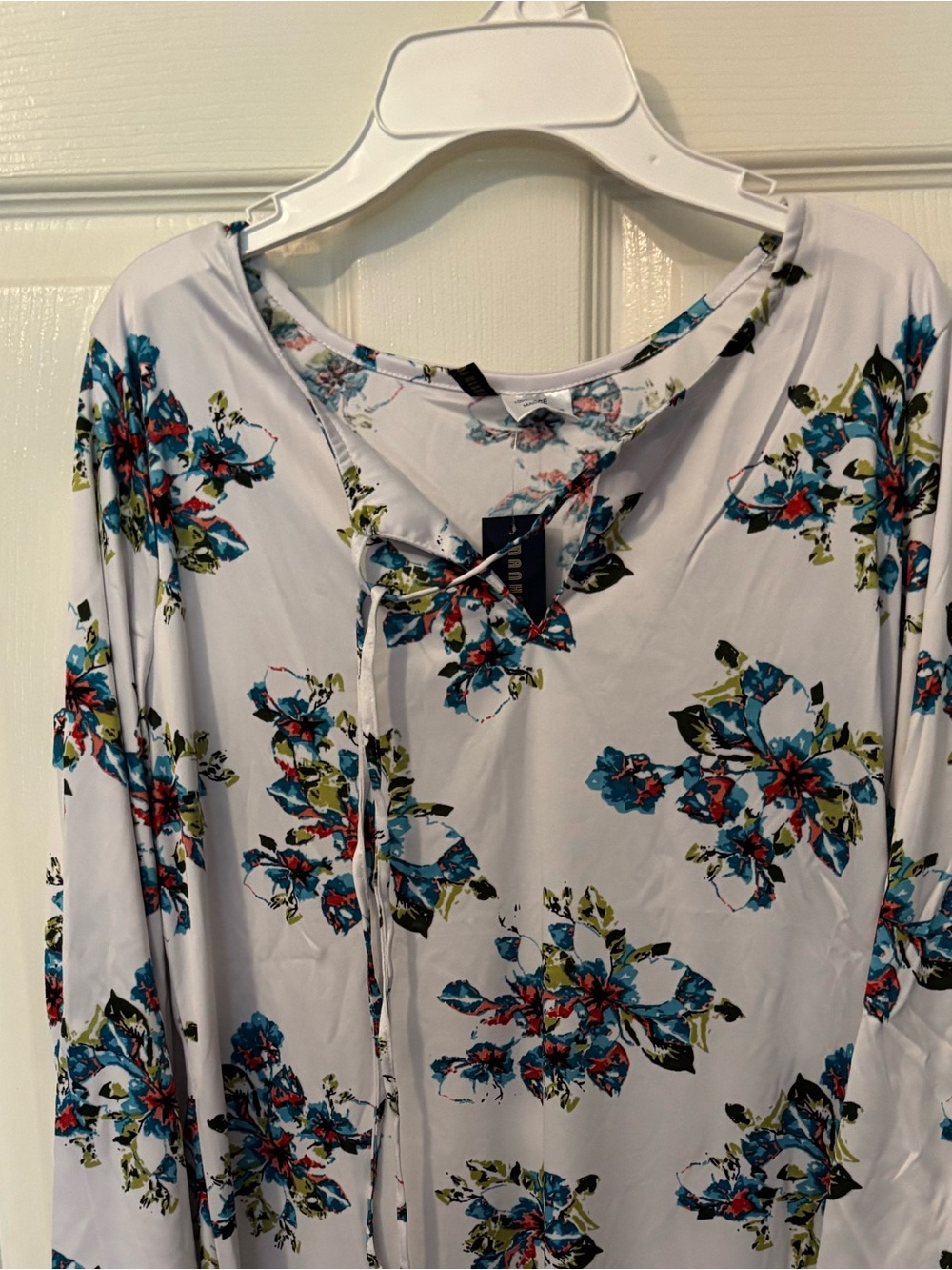 Ladies size large Floral Lace-Up V-Neck Women's Top in White and Blue